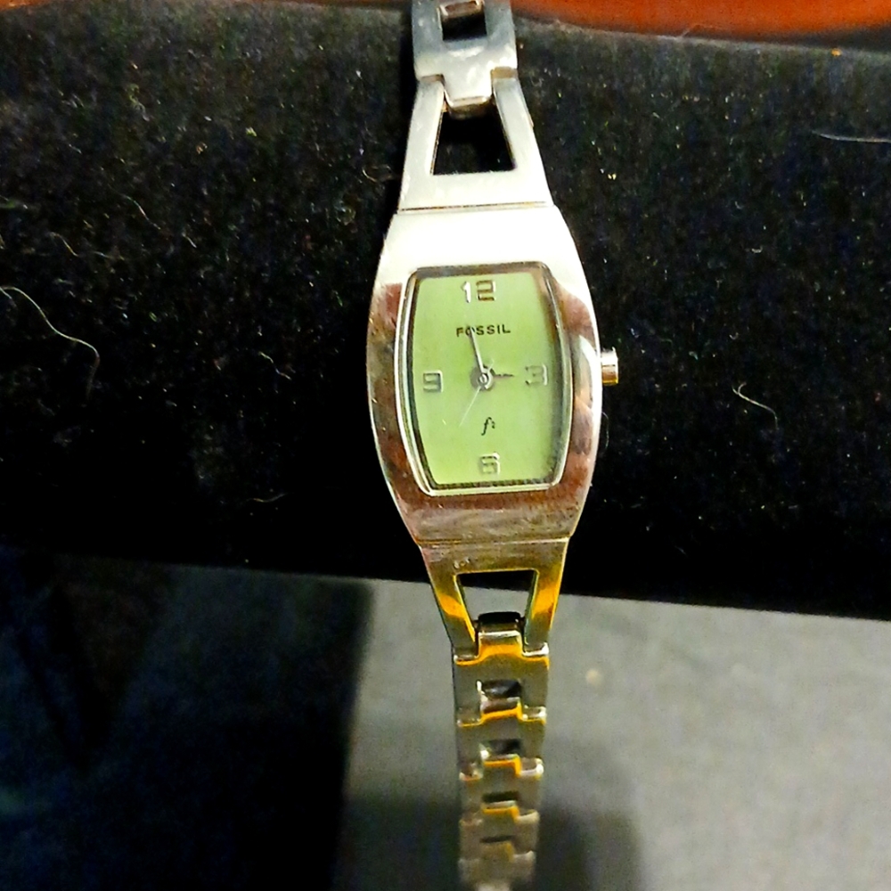 Fossil F2 women's green face wrist watch